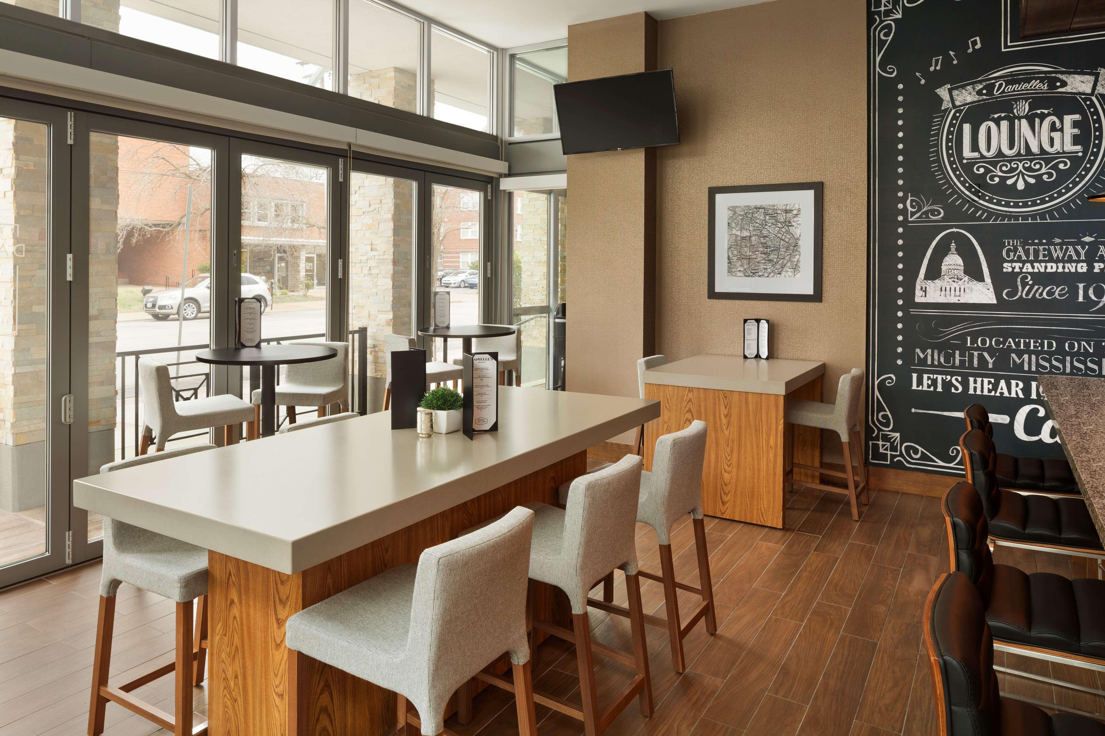 Hampton Inn And Suites Clayton/St. Louis-Galleria Area Bagian luar foto