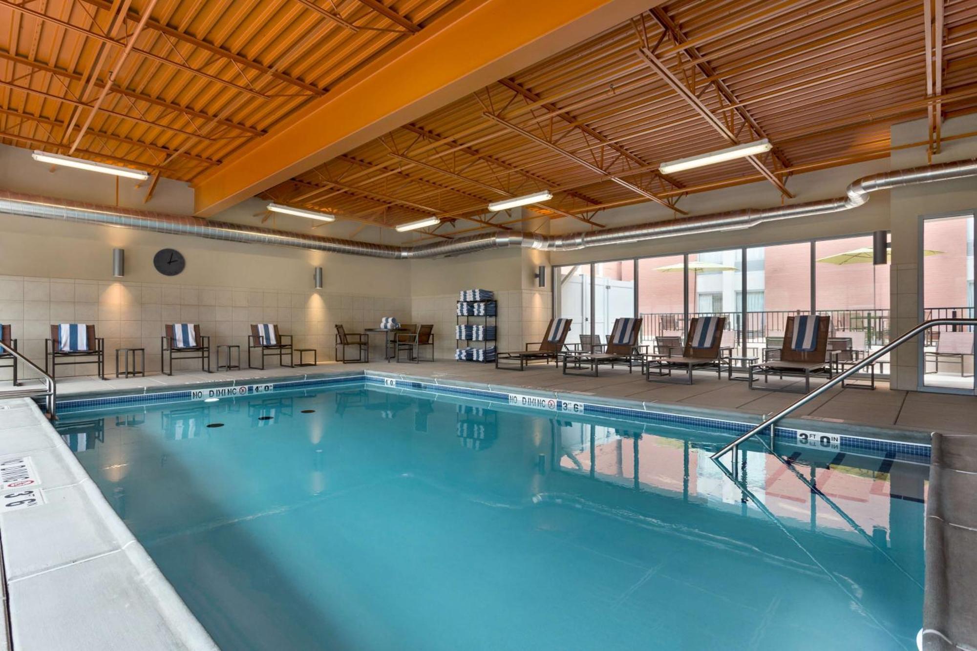 Hampton Inn And Suites Clayton/St. Louis-Galleria Area Bagian luar foto