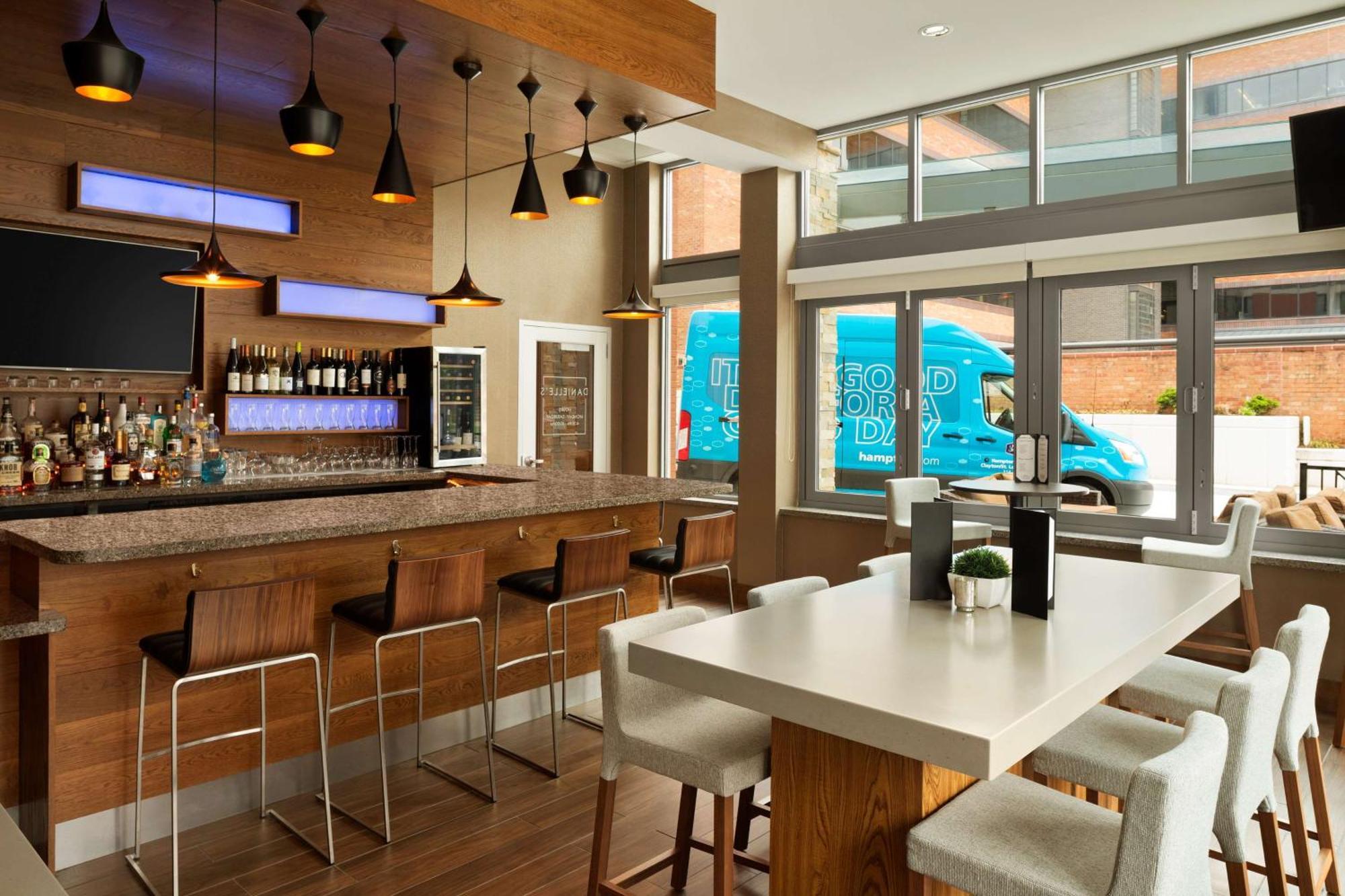 Hampton Inn And Suites Clayton/St. Louis-Galleria Area Bagian luar foto