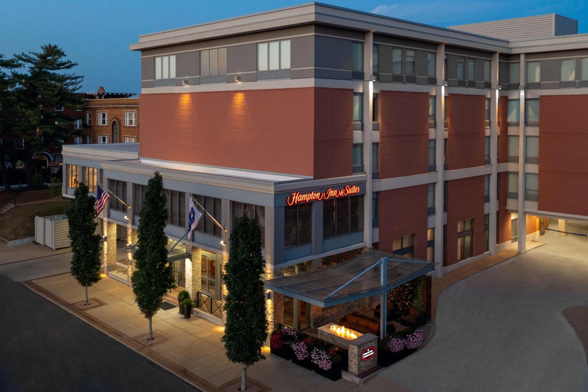 Hampton Inn And Suites Clayton/St. Louis-Galleria Area Bagian luar foto